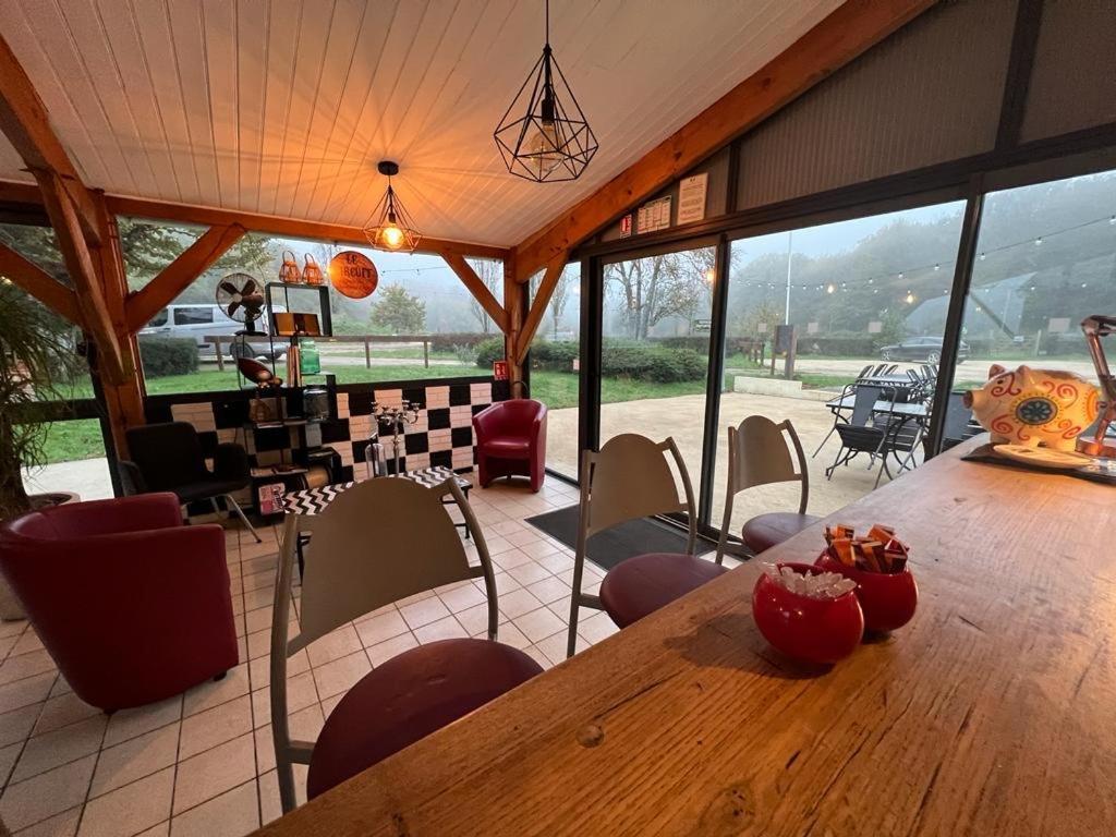 Le Circuit Bed and Breakfast Mézilles Exteriör bild